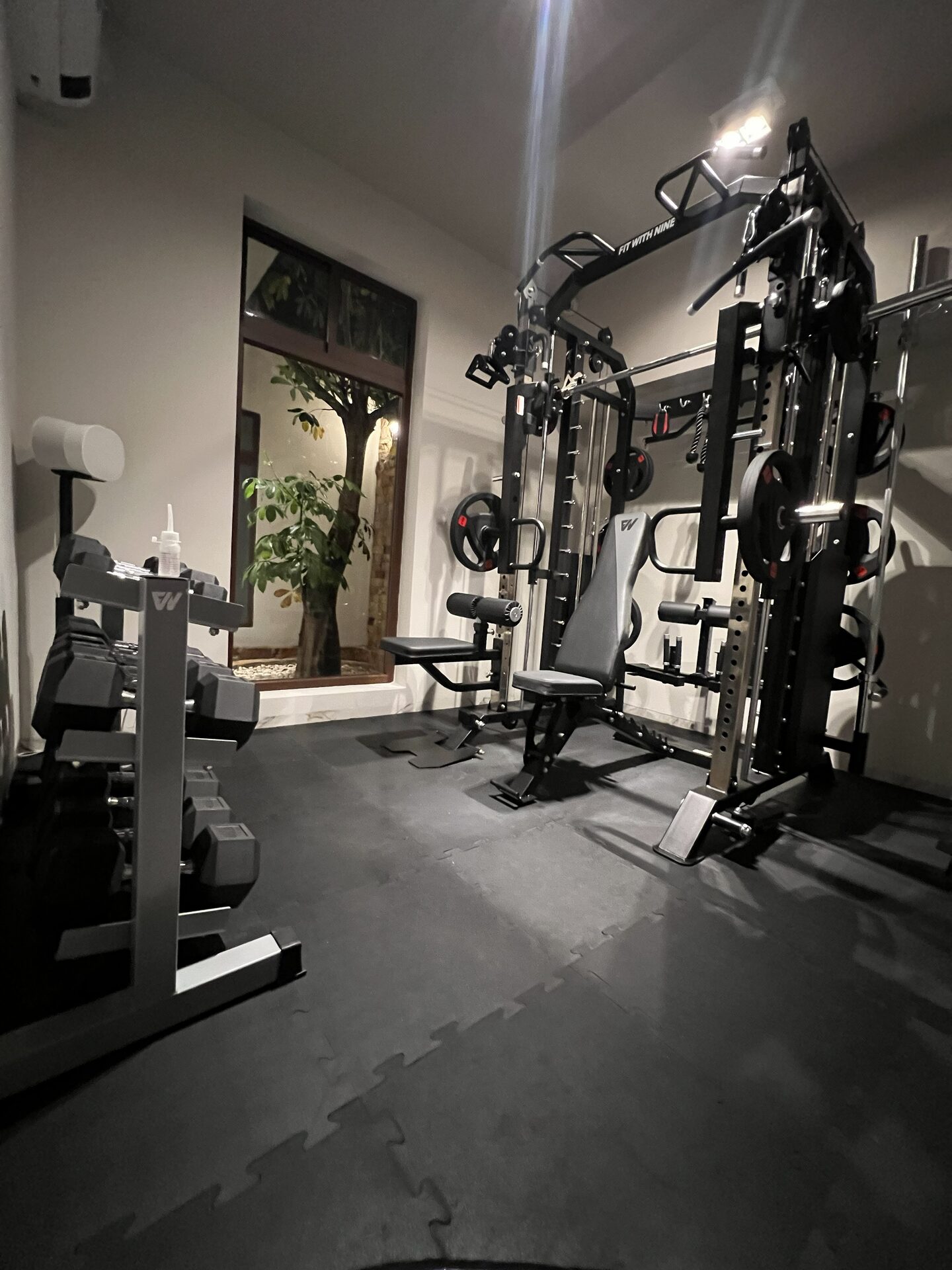 Gimnasio privado equipado con vista natural interior — Casa Boutique Vista Lago Tequesquitengo