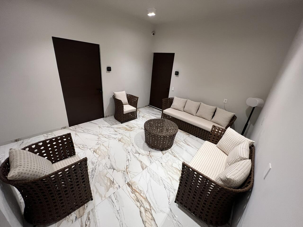 Área de descanso conectada a habitaciones y rooftop — Casa Boutique Vista Lago Tequesquitengo