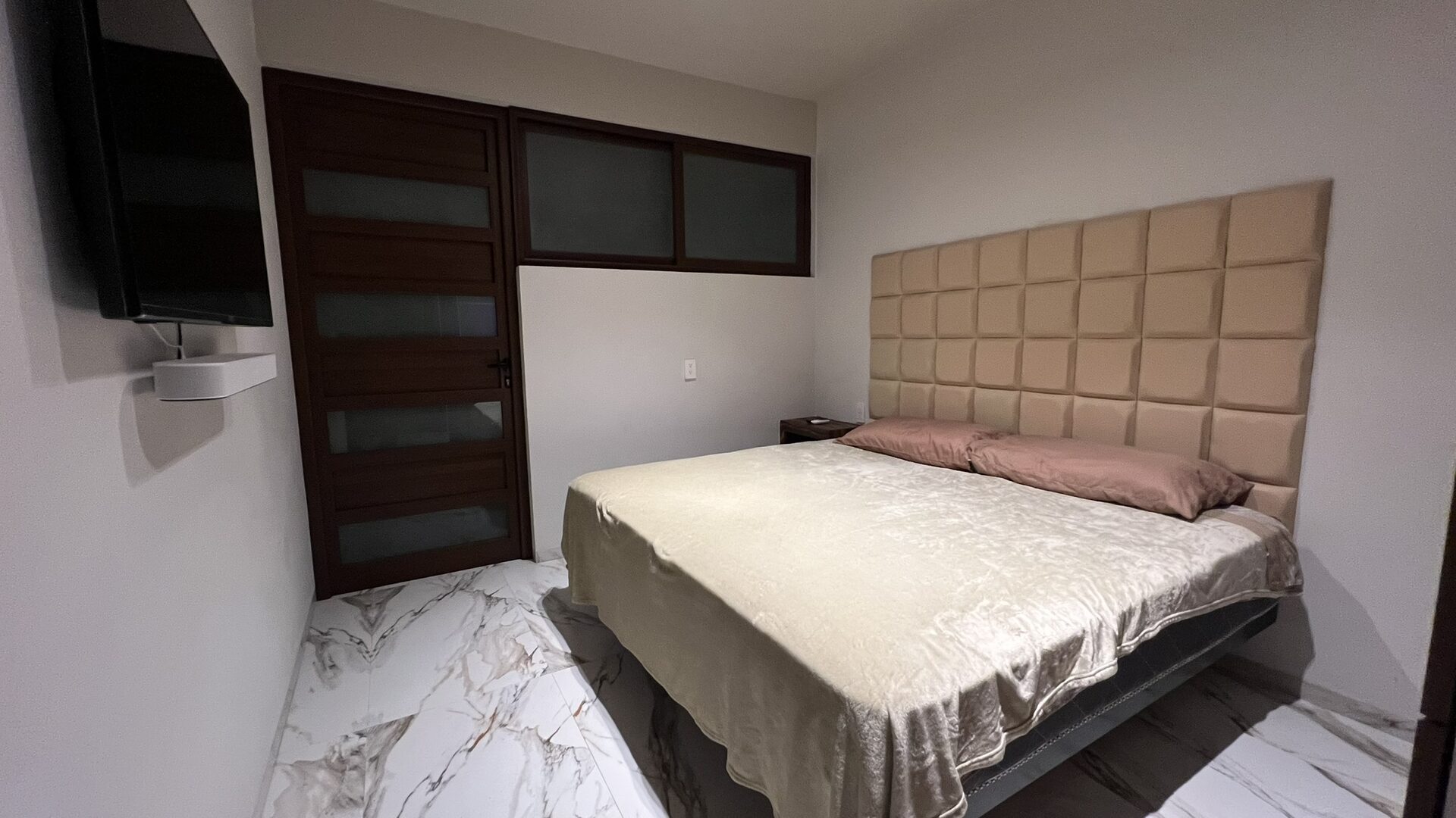 Suite privada independiente con cama king — Casa Boutique Vista Lago Tequesquitengo